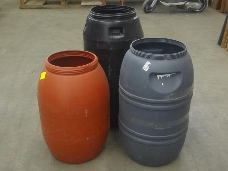 lot 17 image: (3) Poly Barrels (No Lids)...