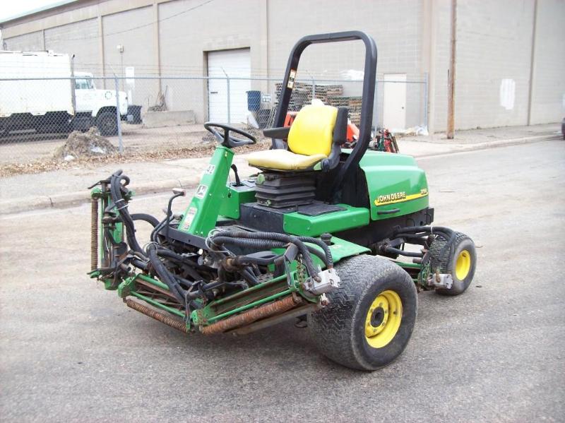 John Deere 3215B Fairway Gang Mower