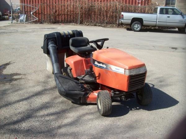 Simplicity Broadmoor Riding Lawn Mower