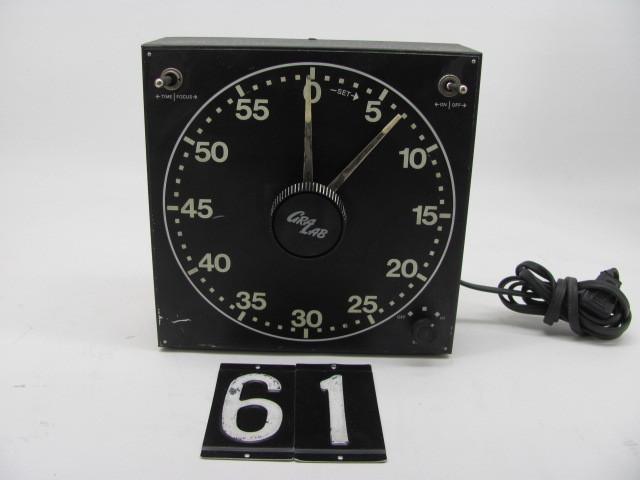 lot 61 image: Cralab 300 vintage darkroom timer. ...