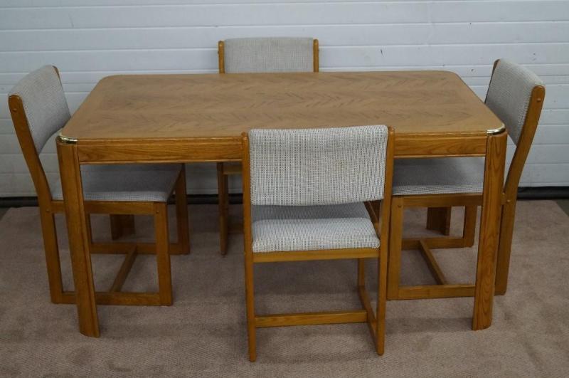 Dining room table & chairs