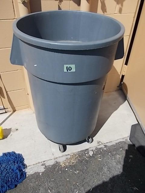 Large Rubbermaid Waste Basket On Ca...