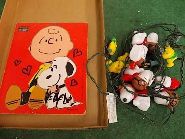 lot 49 image: Charlie Brown Puzzle and String of ...