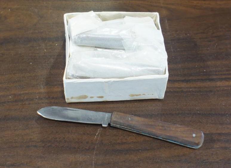 LOt of (10) Pocket knives. Please s...