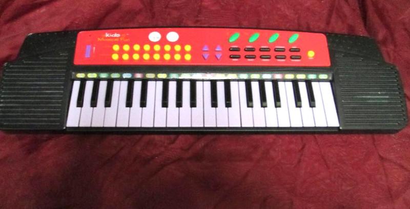 lot 103 image: Kids musical fun piano. Plays instr...