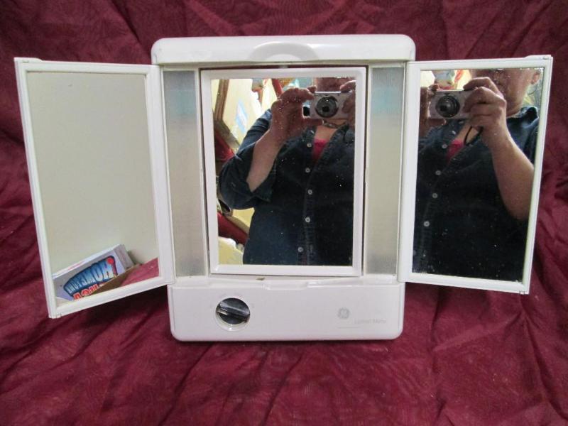 lot 106 image: GE lighted vanity mirror with adjus...
