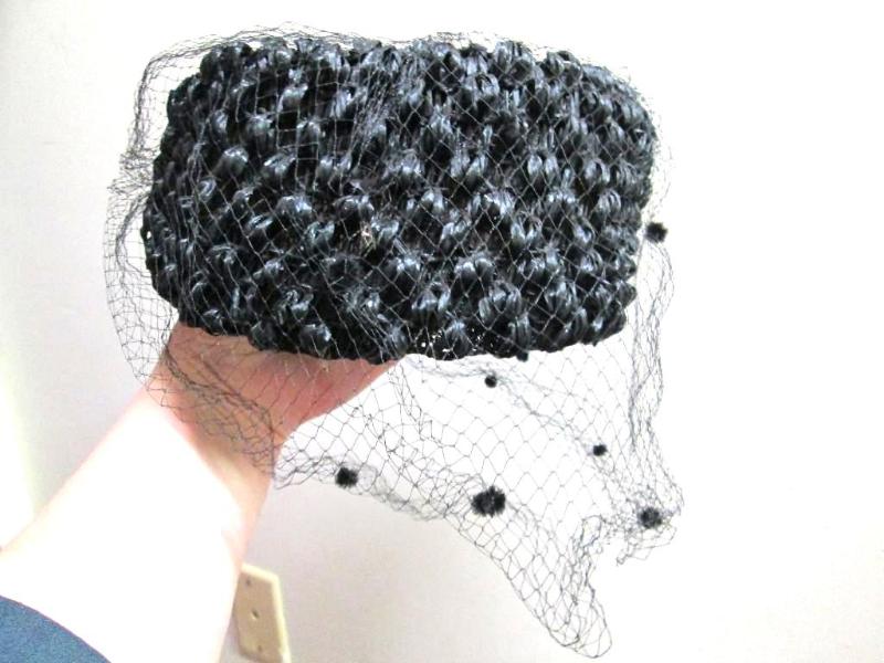 lot 127 image: Vintage ladies hat with net face ve...