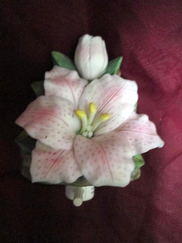 lot 13 image: Lilly with greens and stones shaped...