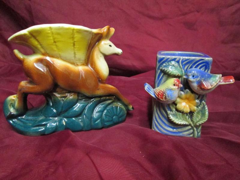 lot 153 image: Lot of 2 vintage ceramic pieces in ...