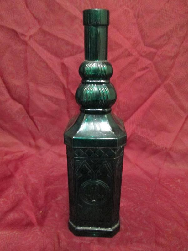 lot 16 image: Decorative green bottle. Approximat...