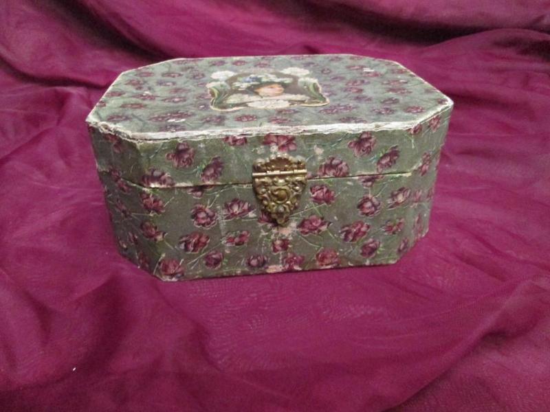 lot 169 image: Vintage jewelry box with rose patte...