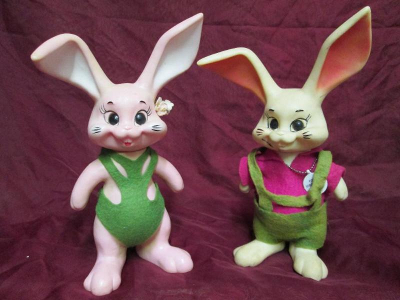 lot 181 image: Pair of vintage rabbit coin banks. ...