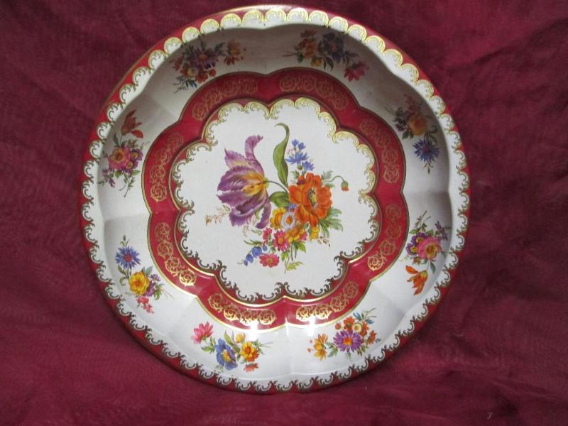 lot 187 image: Pretty Daher decorated metal servin...