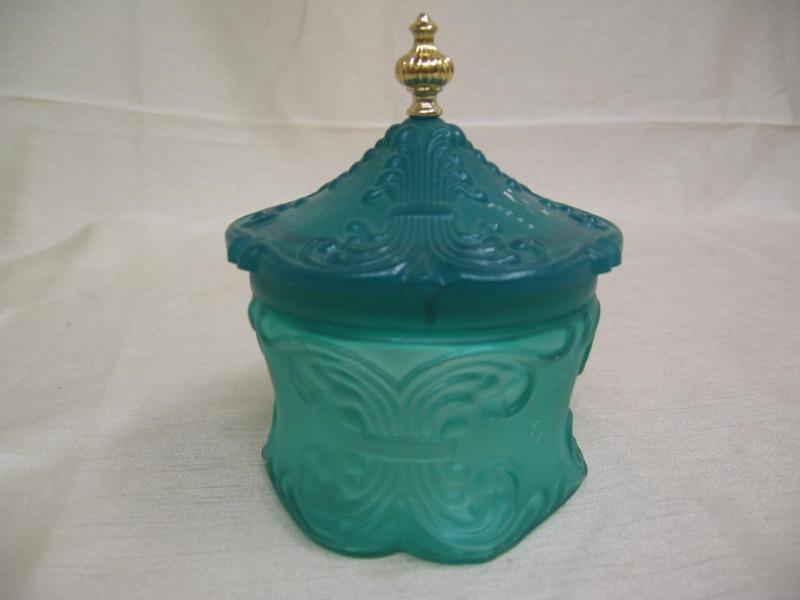 lot 209 image: Small oriental looking jar from Avo...