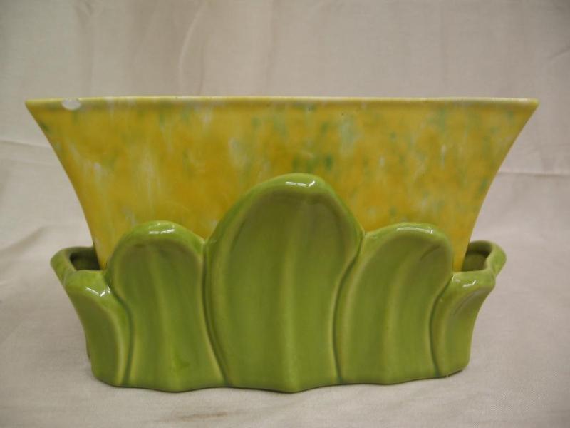lot 214 image: Vintage Haeger cabage leaf flower p...