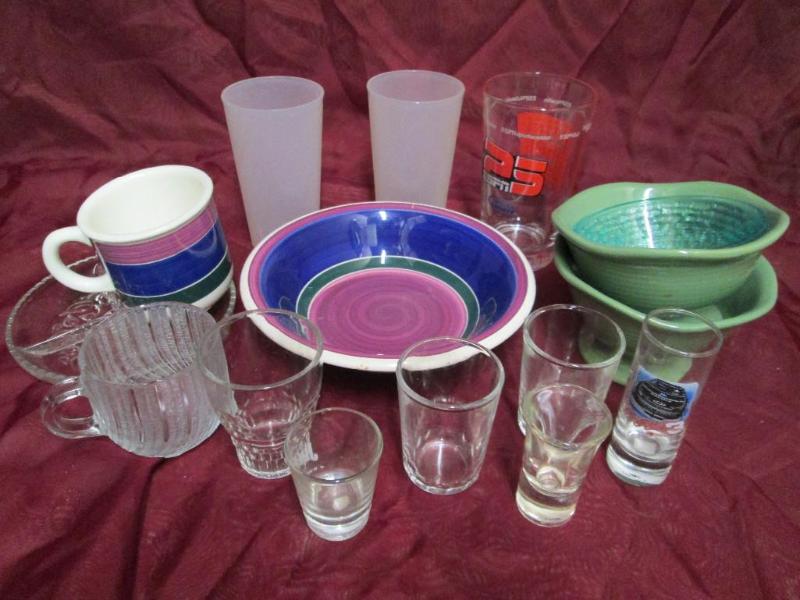 lot 26 image: Lot of miscellaneous dishes and gla...