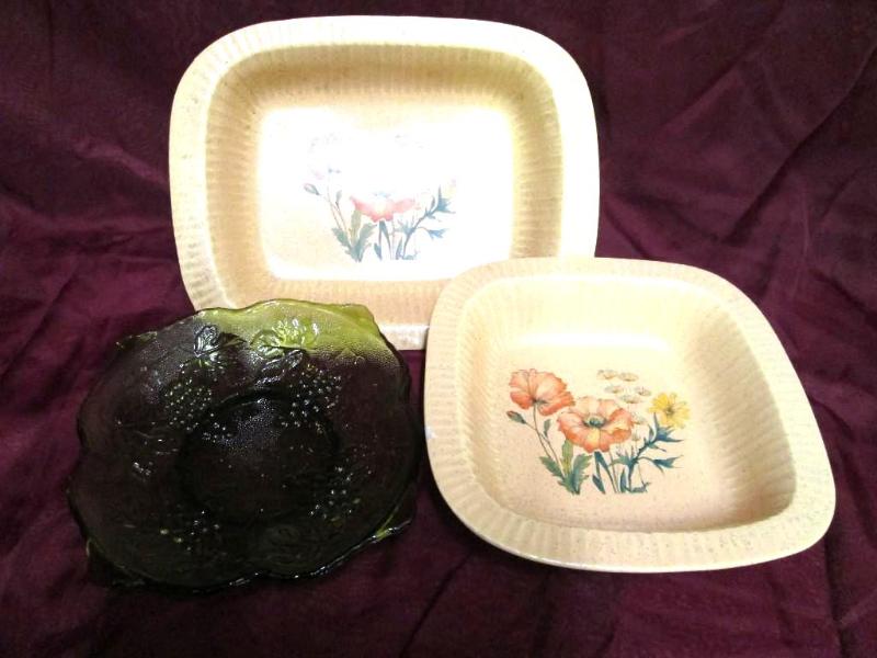lot 29 image: Lot of yellow flowered serving dish...