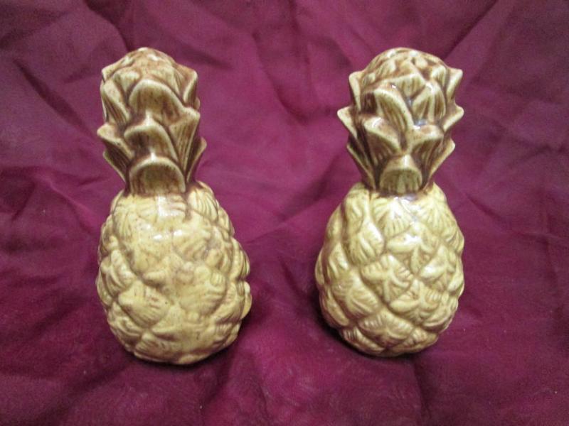 lot 35 image: Vintage pineapple shaped salt and p...