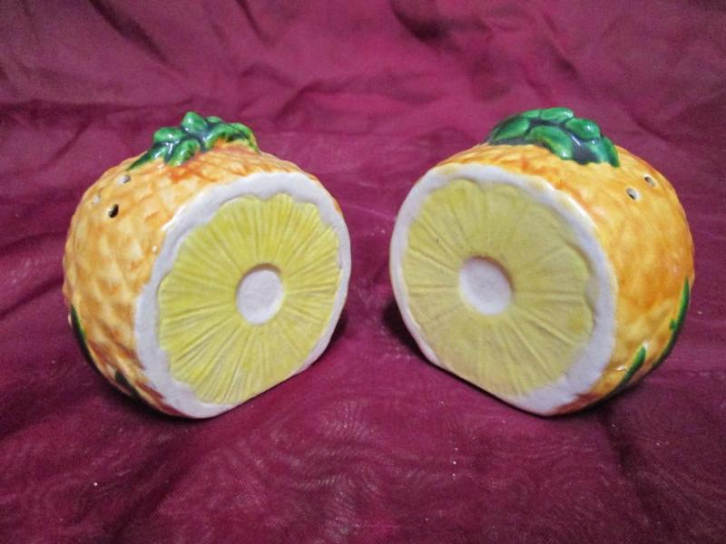 lot 42 image: Salt and pepper shakers in the shap...