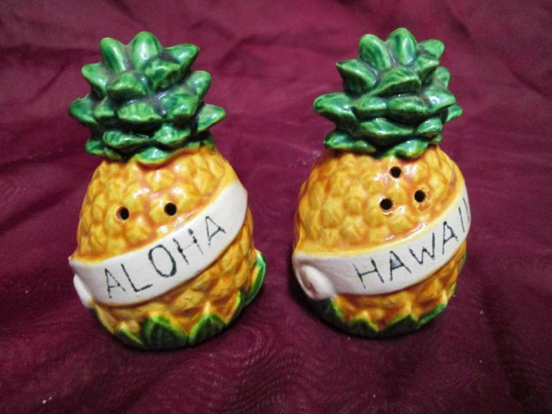 lot 43 image: Pineapple shaped salt and pepper sh...