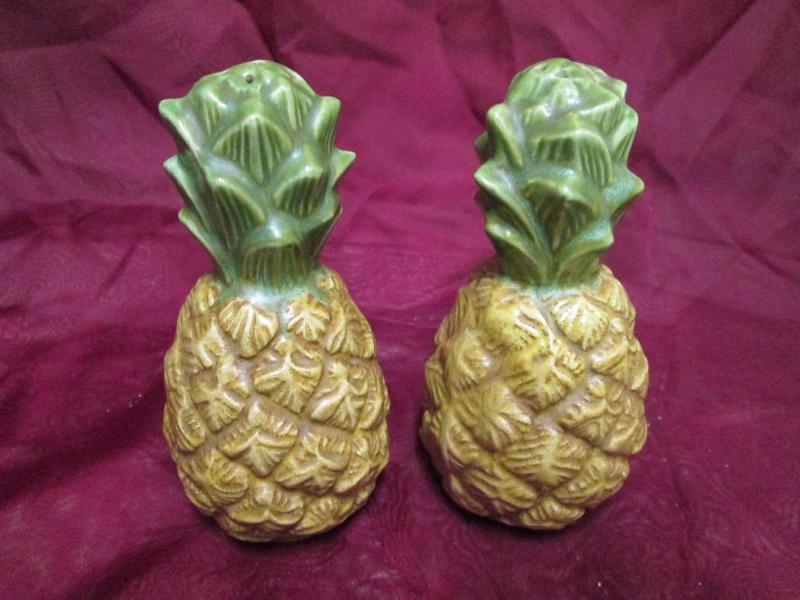 lot 44 image: Pineapple shaped salt and pepper sh...