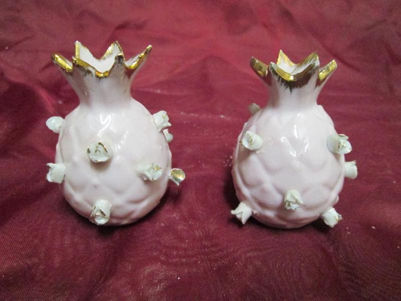 lot 52 image: Vintage pineapple shaped salt and p...