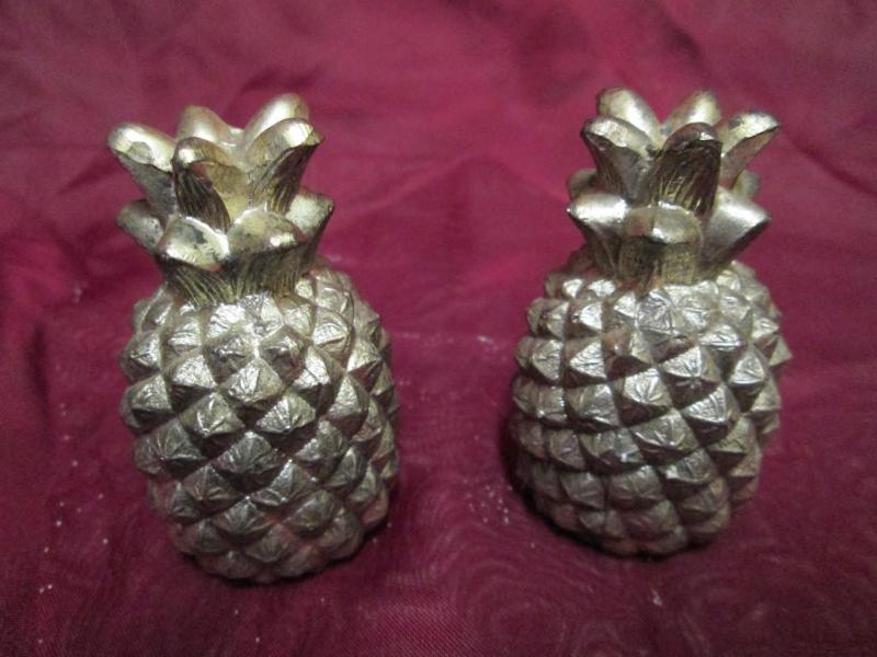 lot 53 image: Vintage metal pineapple shaped salt...