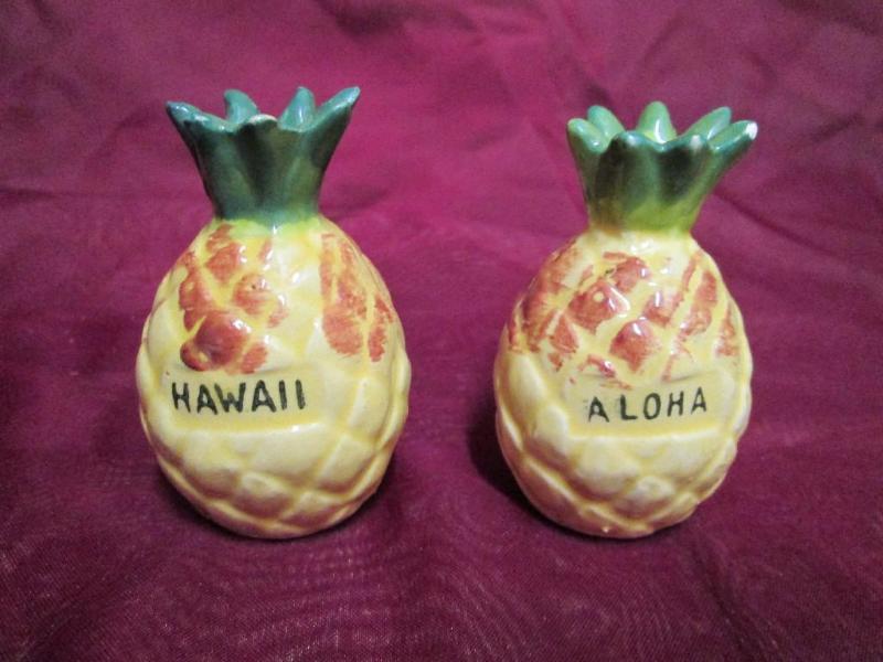 lot 54 image: Vintage pineapple shaped salt and p...