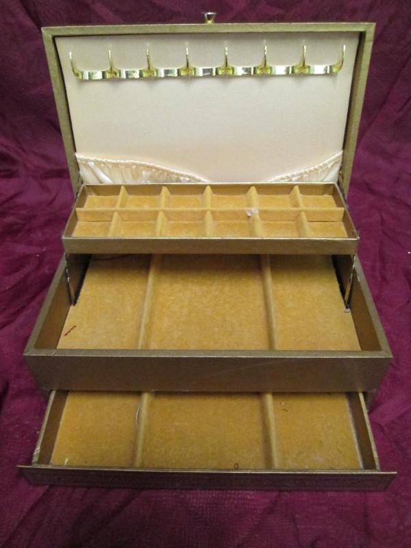lot 61 image: Vintage three tier jewelry box. Gol...