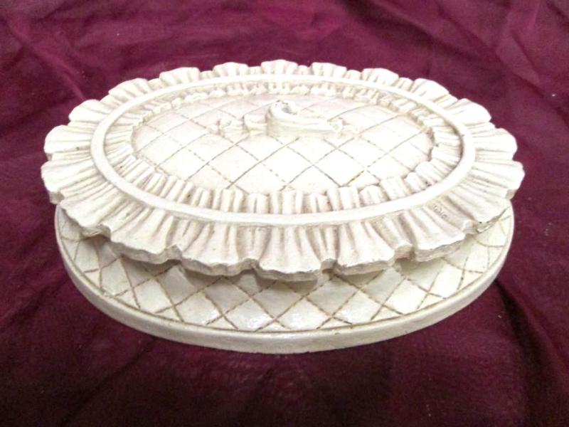 lot 67 image: Unique wooden trinket box by Syroco...