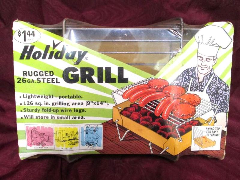 lot 71 image: Holiday Grill new in original plast...