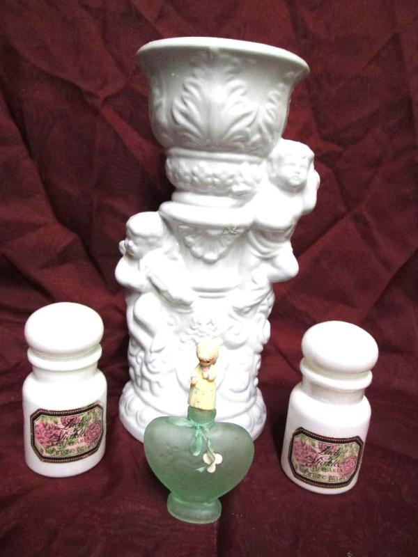 lot 75 image: Lot of white porcelain including pl...