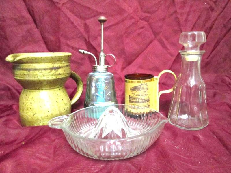lot 78 image: Miscellaneous kitchen items. Oil bo...