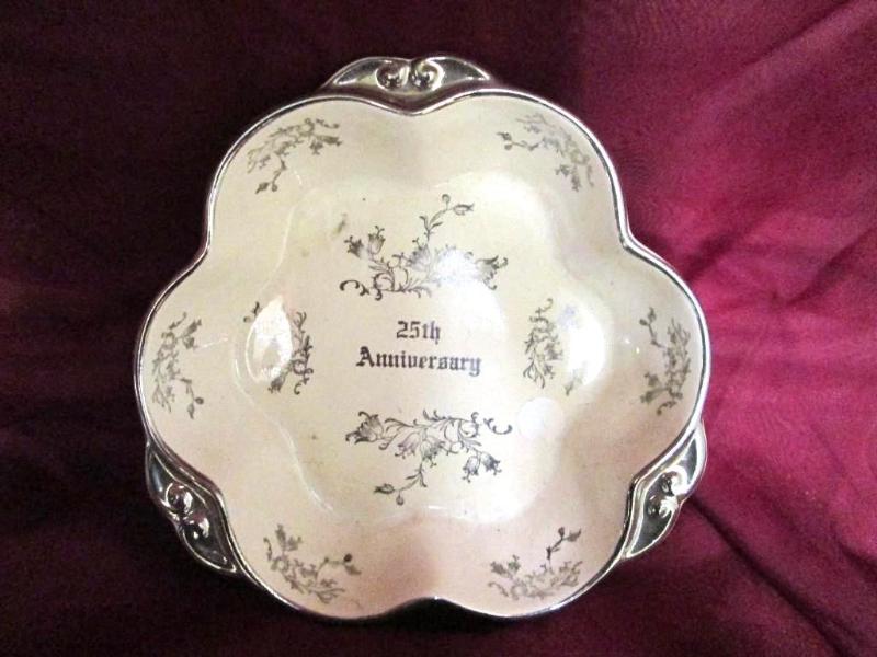 lot 83 image: Pearl China Company 25th anniversar...