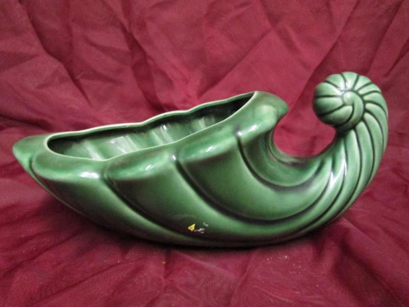 lot 86 image: Green porcelain cornucopia...