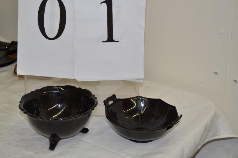 lot 1 image: Amathyst Bowls