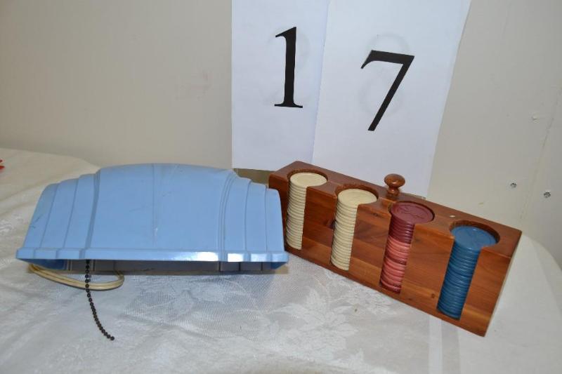 lot 17 image: lamp & chips