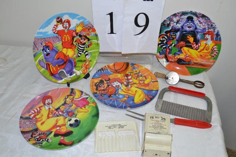 lot 19 image: Metal Match holder - misc kitchen