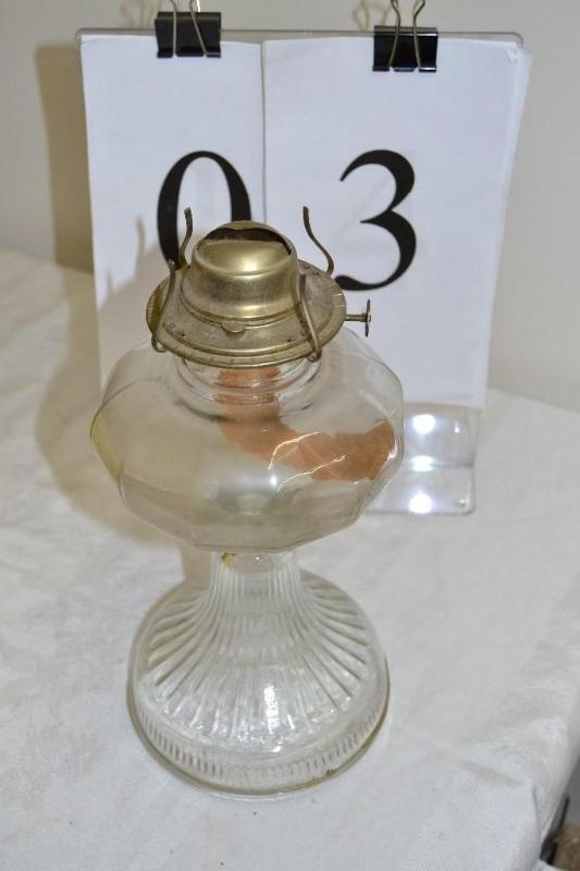 lot 3 image: Vintage oil lantern
