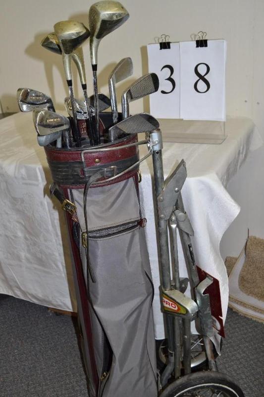 lot 38 image: Womens golf clubs