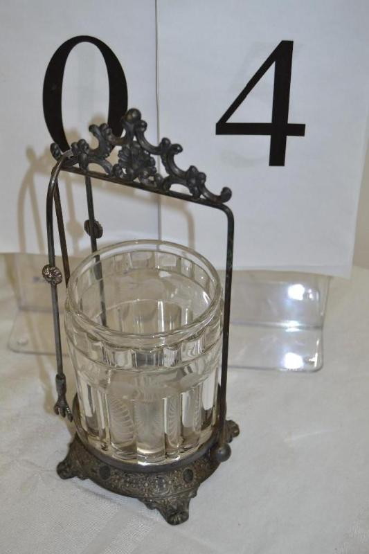lot 4 image: Vintage & etched glass serving