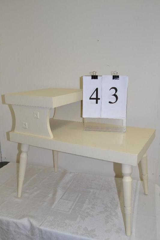 lot 43 image: End table