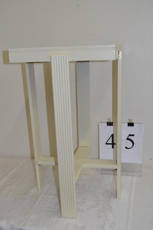 lot 45 image: end table