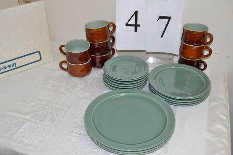 lot 47 image: Dishes