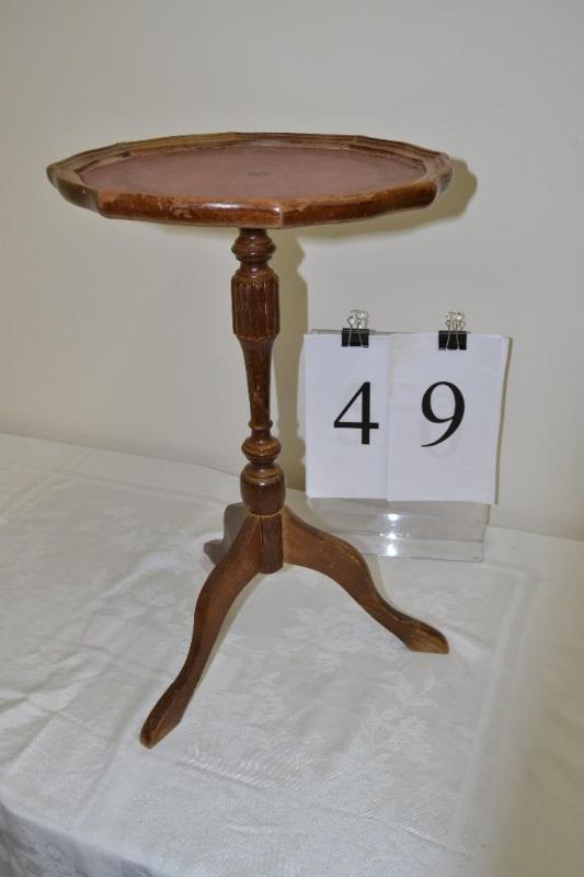 lot 49 image: Pie Crust table