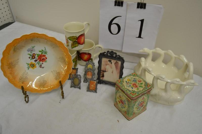 lot 61 image: Vintage misc