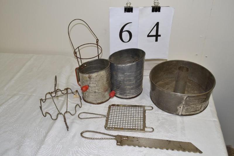 lot 64 image: Vintage kitchen items
