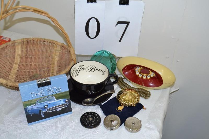 lot 7 image: Phone Genie & Misc