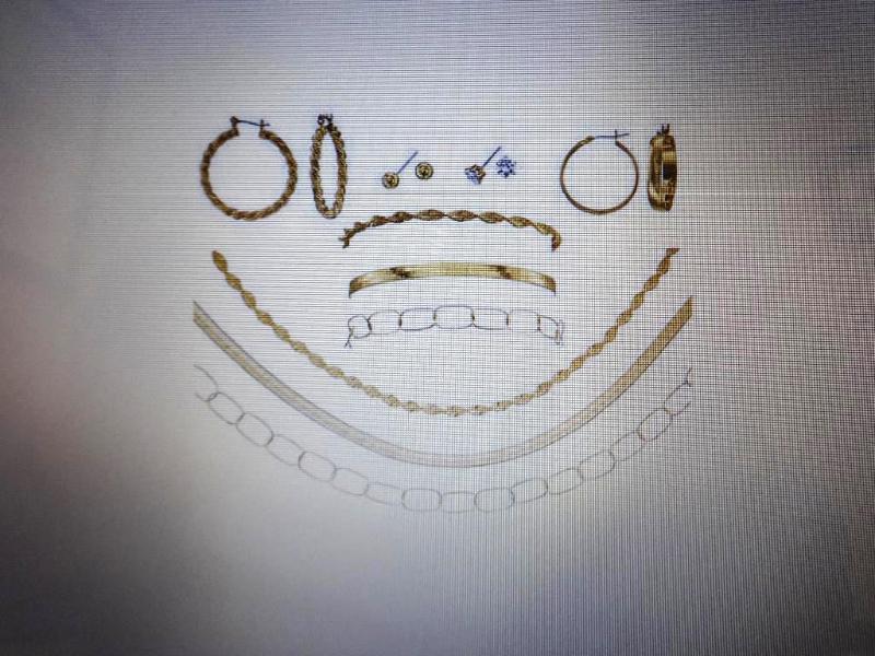 GOLDTONE 10 PIECE JEWELRY SET. Bidd...
