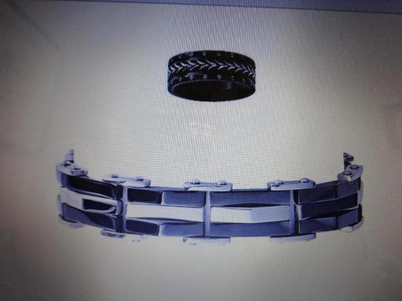 MENS STAINLESS STEEL PYRAMID LINK ...